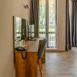 Queen Nelly Park Отель 4*