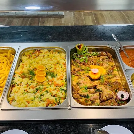 Хотел куин нели парк 4*