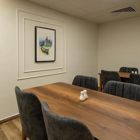 Хотел куин нели парк Китен