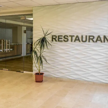 куин нели парк 4*