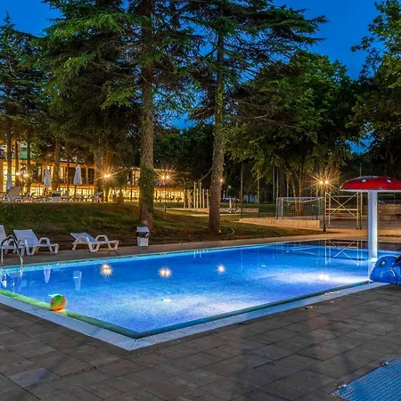 Хотел куин нели парк