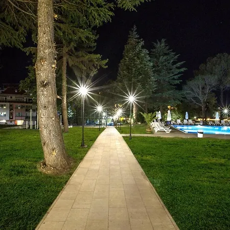 куин нели парк Хотел