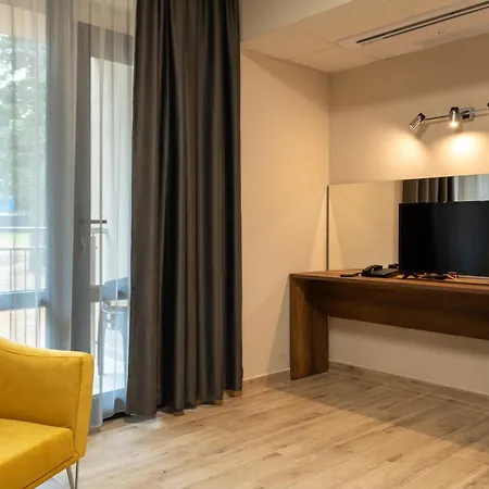 Хотел куин нели парк