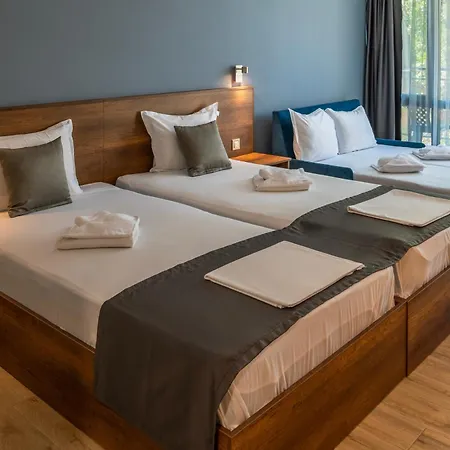 куин нели парк Хотел Китен