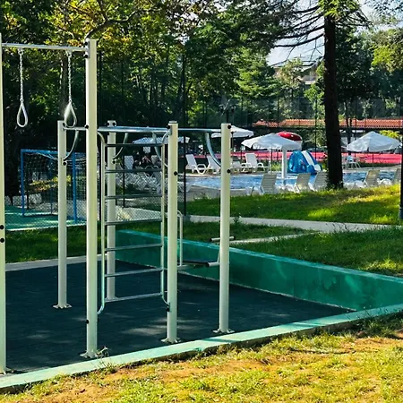 Хотел куин нели парк 4*