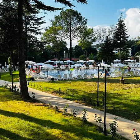 Хотел куин нели парк