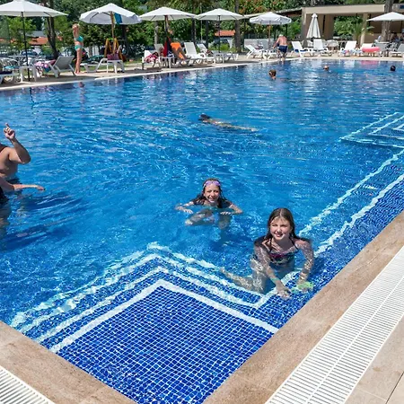 Хотел куин нели парк 4*