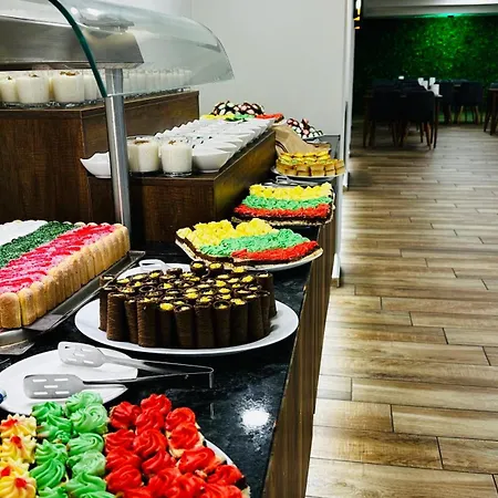 Хотел куин нели парк Китен