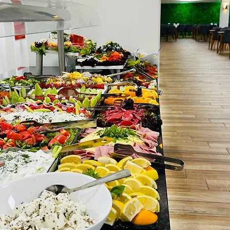 Хотел куин нели парк 4*