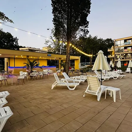 куин нели парк Хотел