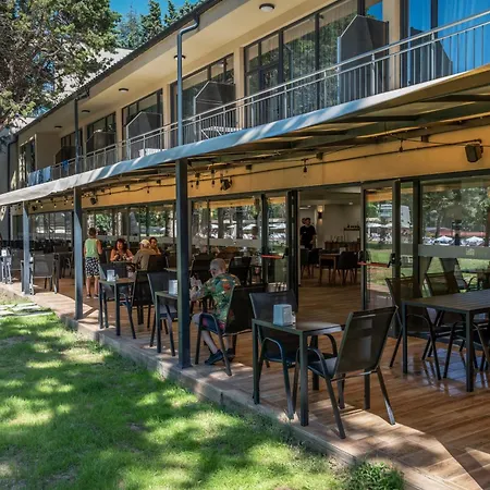 куин нели парк 4*