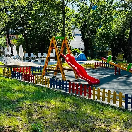 куин нели парк 4*