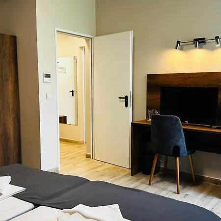 куин нели парк 4*