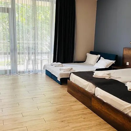 Хотел куин нели парк Китен