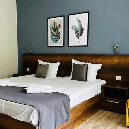 Hotel Queen Nelly Park