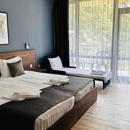 куин нели парк Хотел 4*