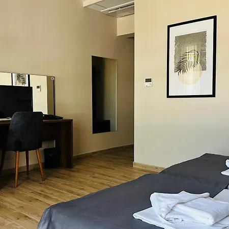 куин нели парк 4*