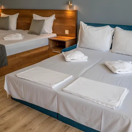 куин нели парк Хотел Китен