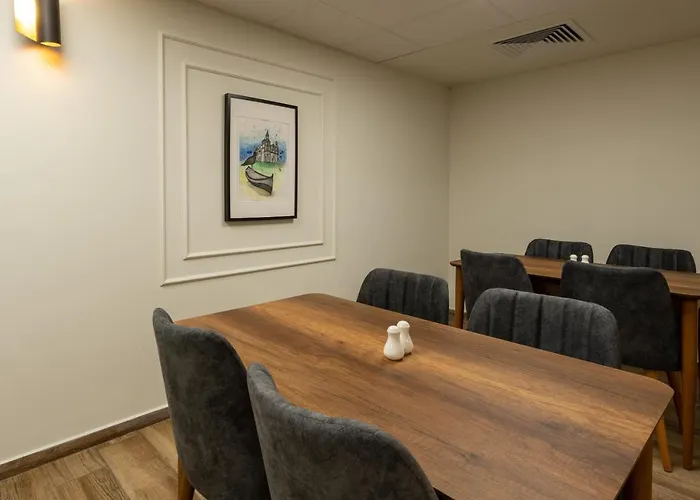 호텔 Queen Nelly Park 키텐