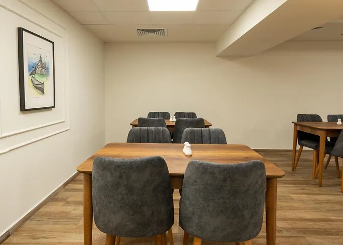 Queen Nelly Park 호텔 키텐