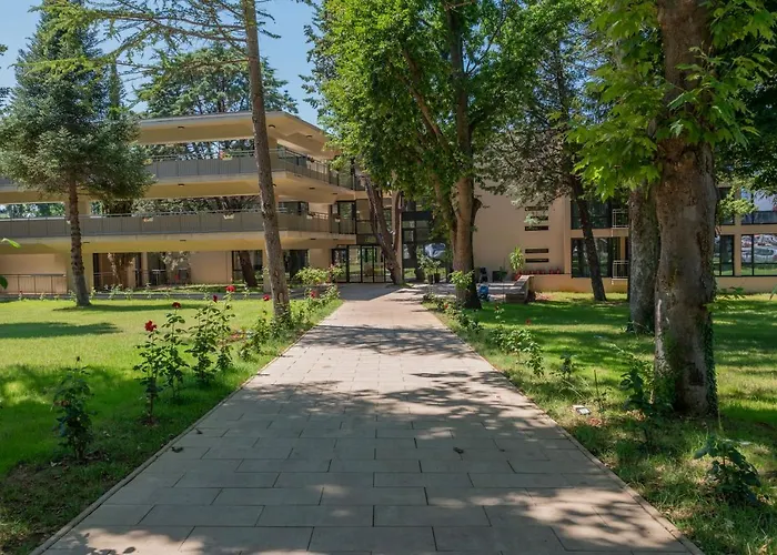 호텔 Queen Nelly Park 4*