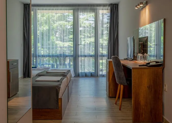 Queen Nelly Park 호텔