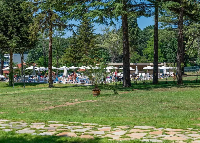 호텔 Queen Nelly Park 키텐