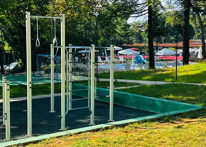 호텔 Queen Nelly Park 4*