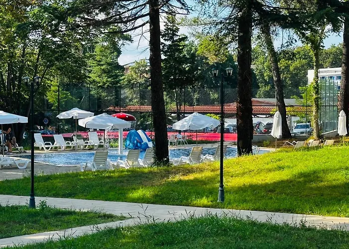 Queen Nelly Park 호텔 키텐