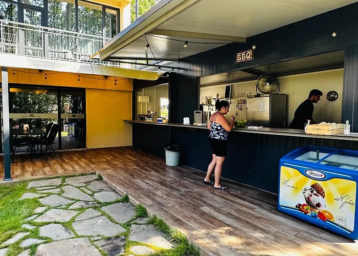 Queen Nelly Park 호텔