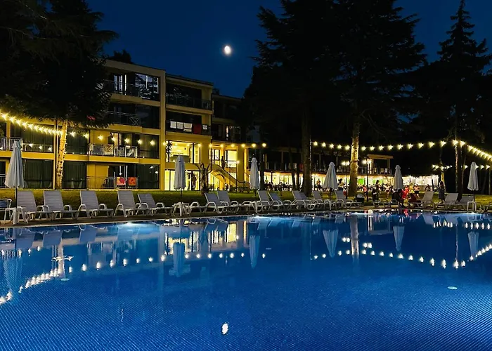 Queen Nelly Park 호텔 키텐