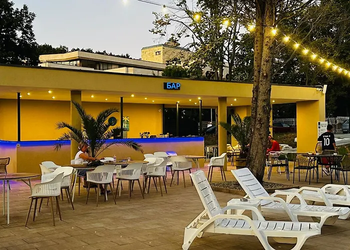 호텔 Queen Nelly Park 키텐