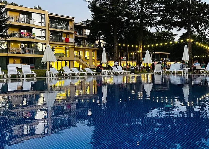 호텔 Queen Nelly Park 키텐