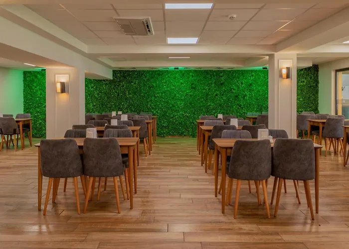 호텔 Queen Nelly Park 키텐