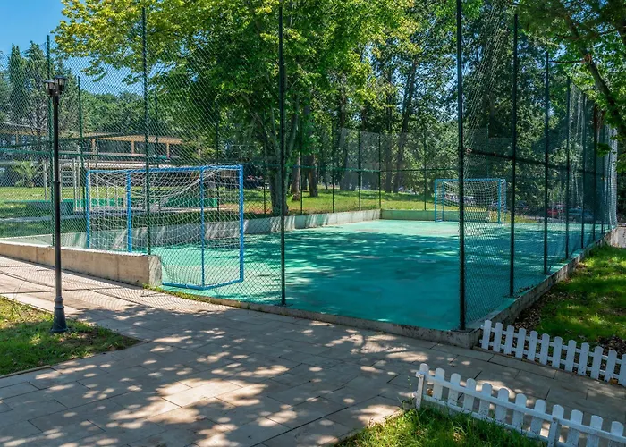 Queen Nelly Park 호텔 키텐