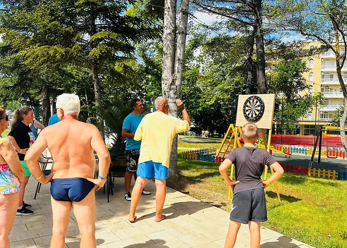 Queen Nelly Park 키텐