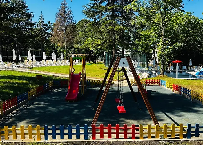 Queen Nelly Park 호텔 키텐