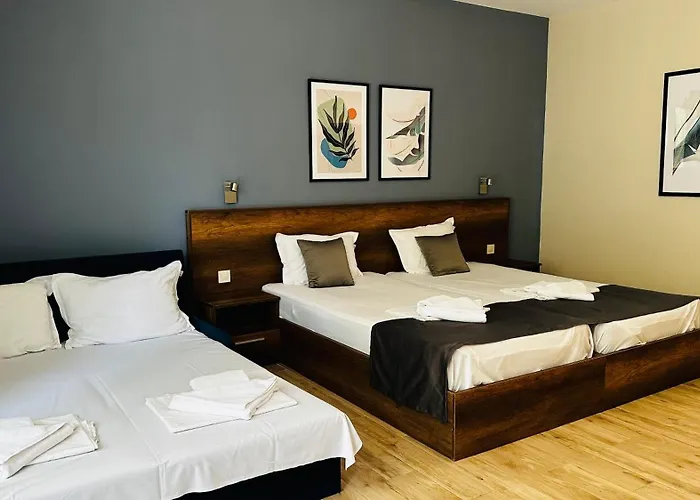 Queen Nelly Park 호텔 4*