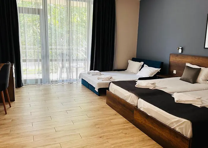 호텔 Queen Nelly Park 키텐