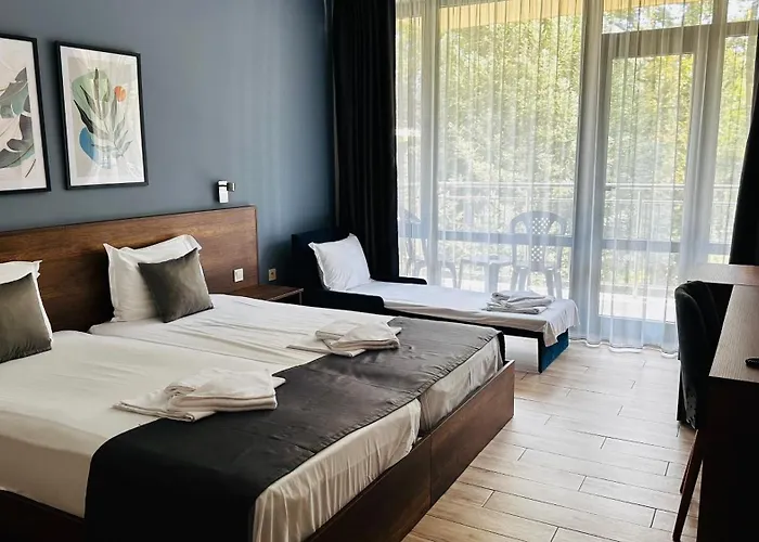 Queen Nelly Park 호텔 4*