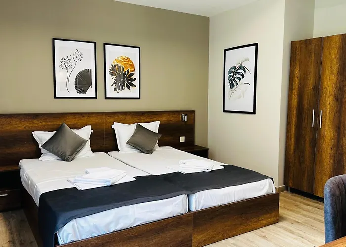 호텔 Queen Nelly Park 4*